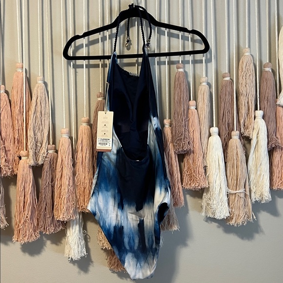 Cosita Linda Navy Women’s Swimsuit size S NWT - Picture 2 of 2